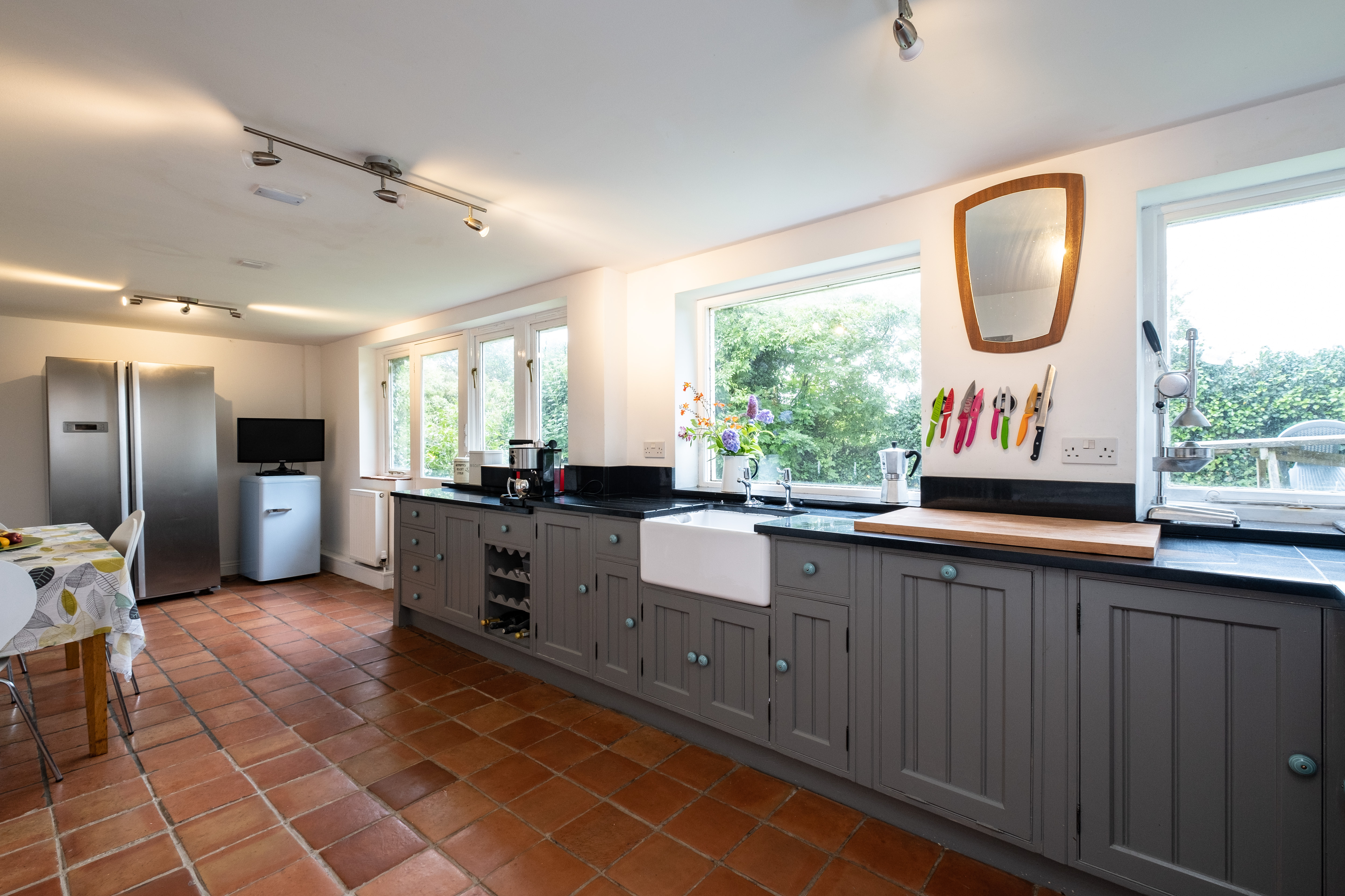 4 KITCHEN.jpg